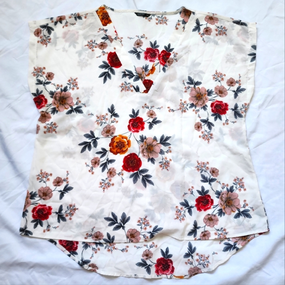 Shein Curve Women's Floral V neck short sleeve blouse